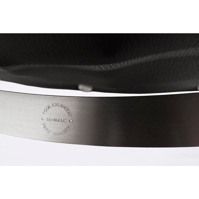 Pk 22 Lounge Chairs by Poul Kjærholm for Fritz Hansen in Black Leather For Sale - Image 6 of 6