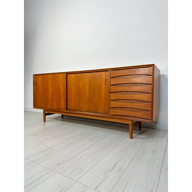 Arne Vodder Vintage Mid-Century Danish Teak OS29 Sideboard by Arne Vodder for Sibast, 1960s For Sale - Image 4 of 16