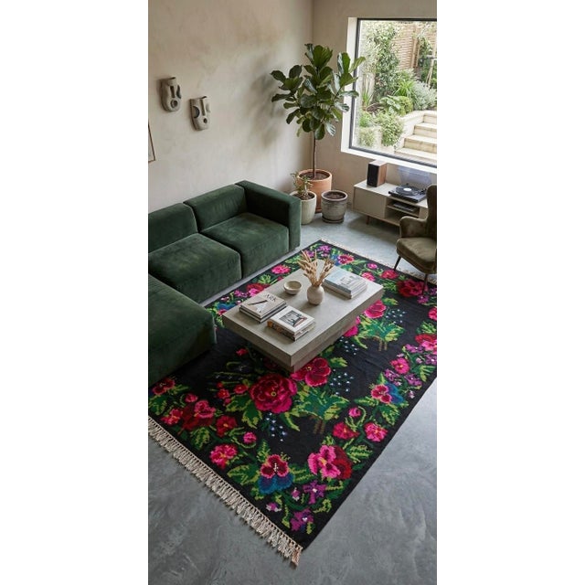 Grand Scale Vintage Floral Wool Kilim – 160x250cm – Hand-Woven Heritage Art For Sale In Atlanta - Image 6 of 7