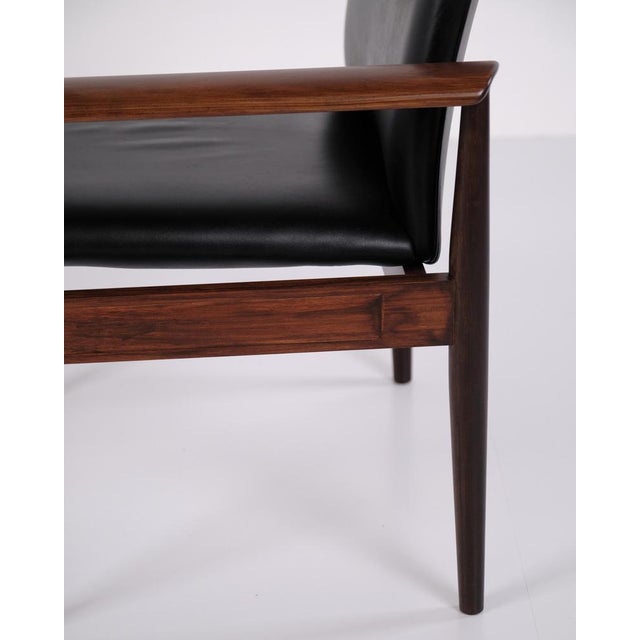 Diplomat 209 Armchair in Rosewood and Black Leather by Finn Juhl for France & Son, 1960s For Sale - Image 6 of 13
