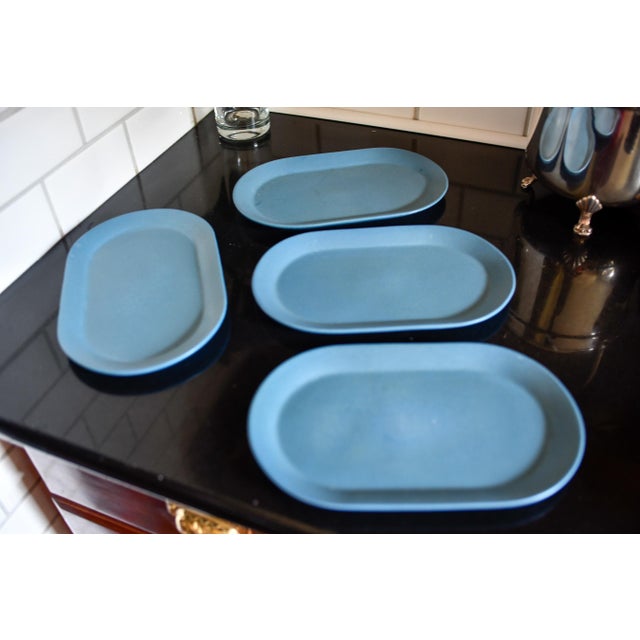 Mid-Century Modern 1970s Set of 4 Bennington Potters Vermont Blue Oval Snack Plate — #1633 — David Gil — Mid Century Modern Studio Pottery For Sale - Image 3 of 7