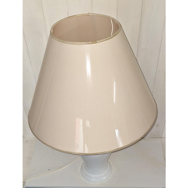 Ceramic Vintage Table Lamp with White Ceramic Base and Cream-Colored Lacquered Shade by Leola, 1970s For Sale - Image 7 of 8