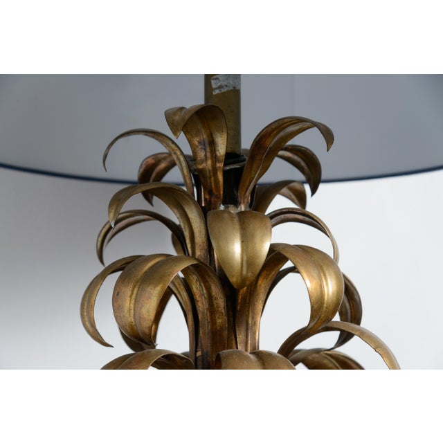 1960s Neoclassical Style Brass Palm Frond Tole Table Lamp - Pair For Sale - Image 9 of 15