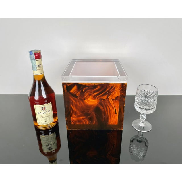Tortoise Shell Effect Acrylic Squared Ice Bucket, Italy, 1970s For Sale - Image 6 of 14