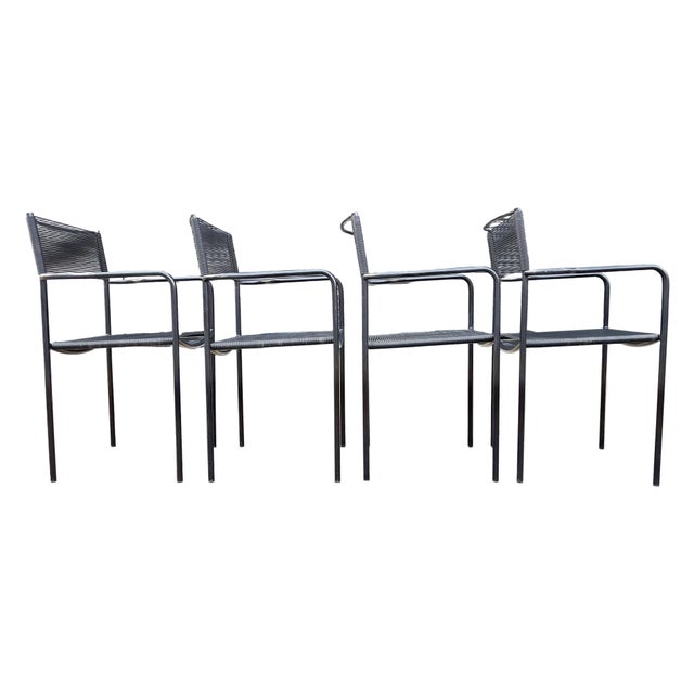 "Gruppo di 4 sedie, versione con braccioli, della serie "Spaghetti" di Giandomenico Belotti. Metallo smaltato, corda in...