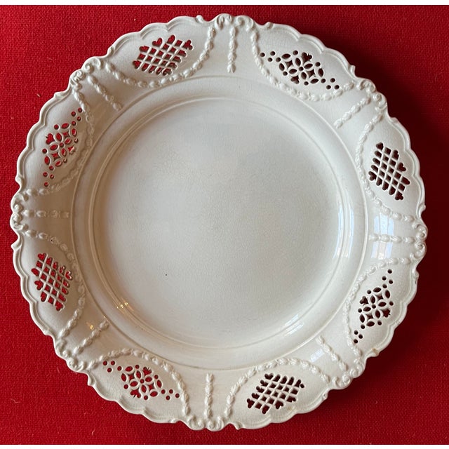 Antique 18th Century English George III Creamware Charger Plate With Reticulated Border For Sale - Image 10 of 10