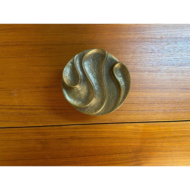 1970s Round Push and Pull Door Handle in Bronze with Curvaceous Relief, 1970s For Sale - Image 5 of 13