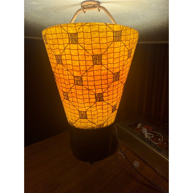 Vintage Mid-Century Modern Flying Saucer Desk Lamp With Fiberglass Shade For Sale In Miami - Image 6 of 7