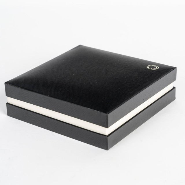 Bracelet box from Mont Blanc, 1990. 20th-century bracelet box from Mont Blanc. H: 3.5 cm, W: 10.5 cm, D: 11 cm