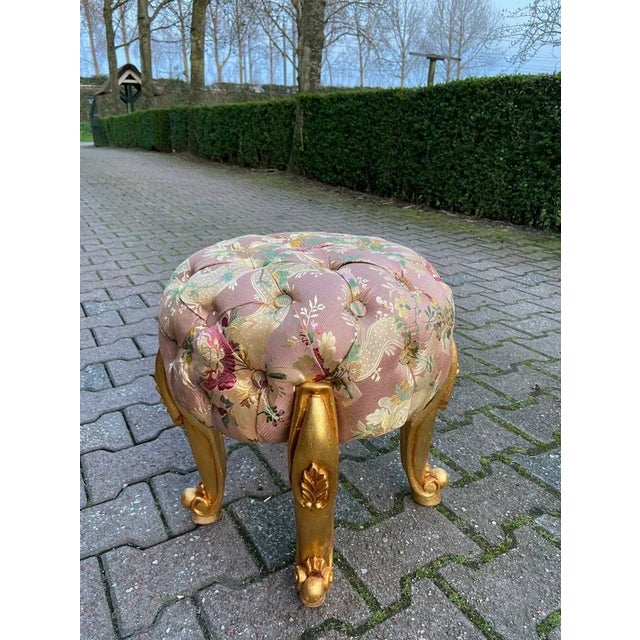 Rose 1980s French Louis XVI Gilt Beech Rose Damask Bench Pouf For Sale - Image 8 of 8