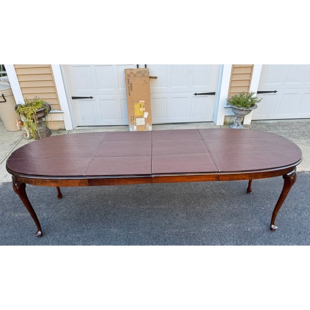 Late 20th Century Attributed to Councill Craftsmen Queen Anne Style Mahogany Dining Room Table With 2 Leaves and Pads For Sale In Boston - Image 6 of 6