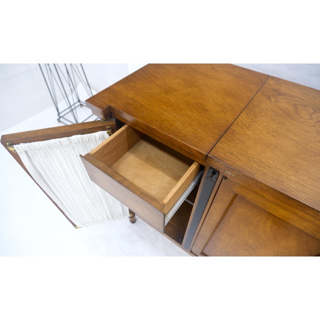 Wood Flip Top Serving Tray Table 4 Doors Credenza Bar Server Sideboard MINT For Sale - Image 7 of 17