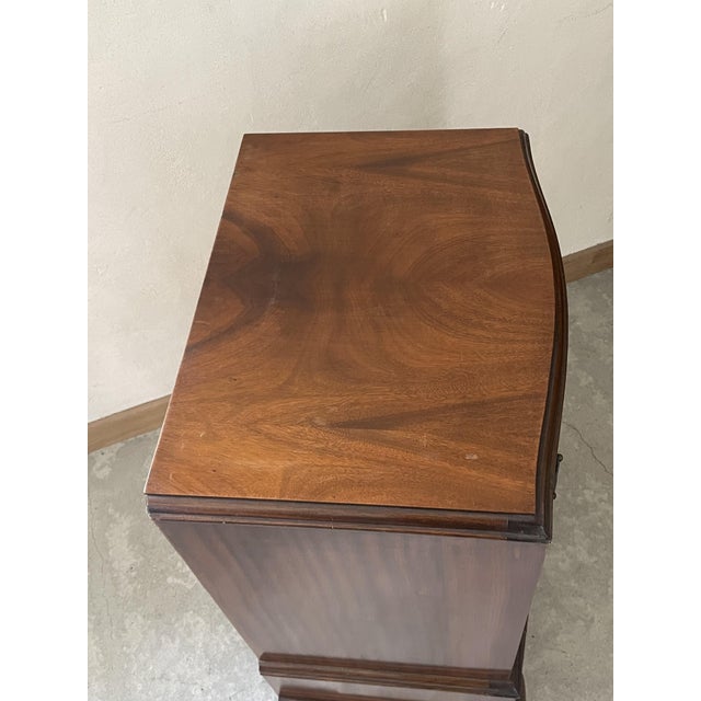 Wood Classical Mahogany Chest of Drawers For Sale - Image 7 of 9