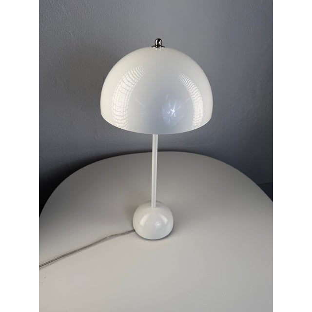 Mid-Century Modern Danish FlowerPot VP3 Table Lamp in White by Verner Panton for &Tradition, 1980s For Sale - Image 3 of 6