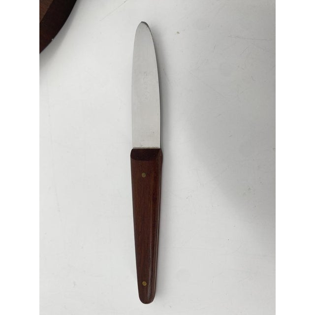 Mid-Century Design Teak Cutting Board with Integrated Knife by Carl Auböck for Auböck Werkstätten, Austria, 1950s, Set of 2 For Sale - Image 6 of 10