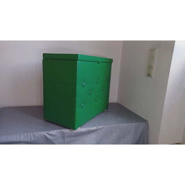 Vintage Green Chest, 1960s, in Good conditions. Designed 1970 to 1979