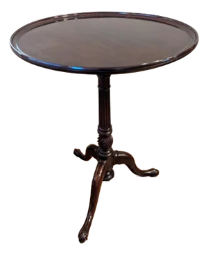 Henkel Harris Historic Salem Model 5611 Mahogany Occasional Table