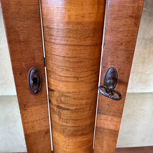 Early 20th Century Art Deco Tiger Oak Curio Cabinet W/ Light For Sale - Image 12 of 14