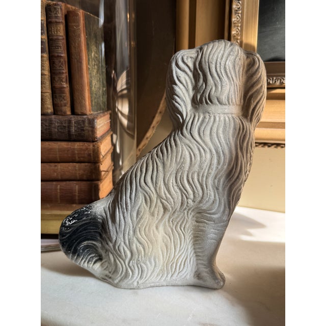 1950s Vintage Staffordshire-Style Painted Chalkware Spaniel Dog Figurine For Sale - Image 5 of 7