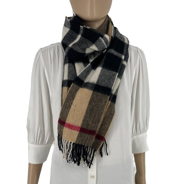 Early 21st Century Burberry Beige Plaid 100% Wool Scarf For Sale - Image 5 of 8