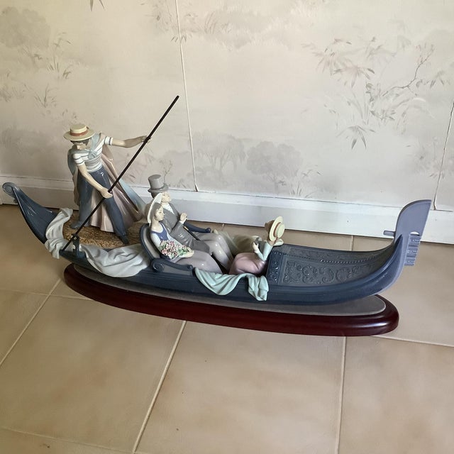 Lladro Large Llardo Gondola Porcelain in Mint Condition With Original Box and Base For Sale - Image 4 of 7