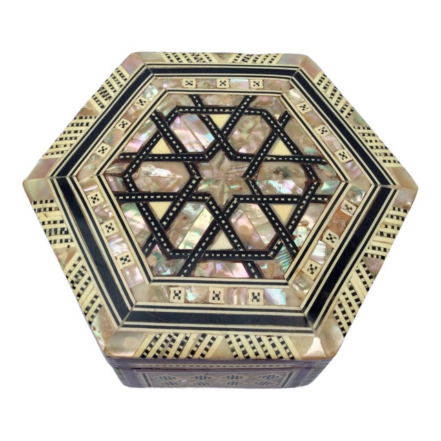 1980s Vintage Mother of Pearl Inlaid 6 Sided Box For Sale
