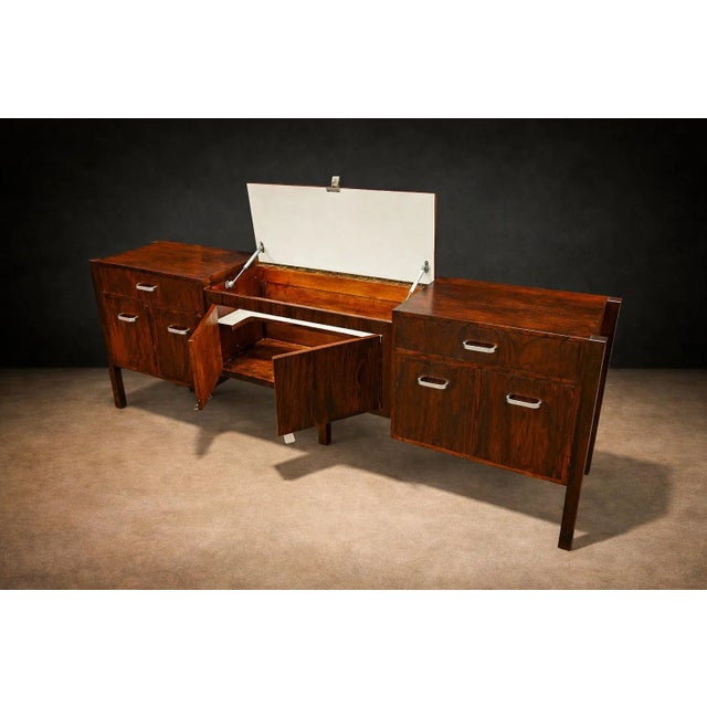 Mid-Century Modern Brazilian Mid-Century Modern Credenza in Rosewood, Jorge Zalszupin, 1960s For Sale - Image 3 of 9