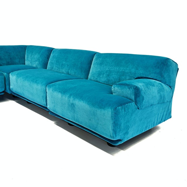 Fiandra Modular Corner Sofa in Blue Velvet by Vico Magistretti for Cassina, 1980s, Set of 5 For Sale - Image 10 of 18