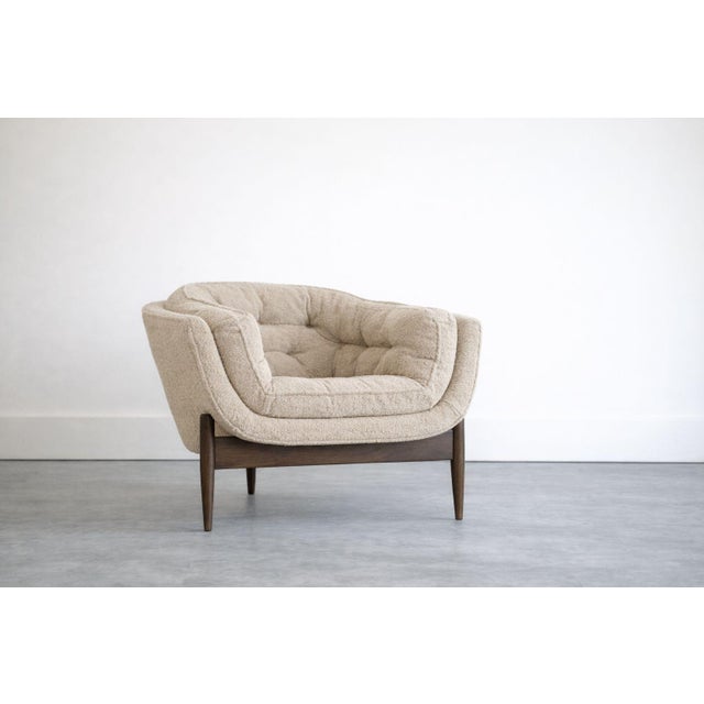 Set of MCM Sculptural Walnut Tripod Lounge Chairs in Bouclé, C. 1950s For Sale In New York - Image 6 of 8