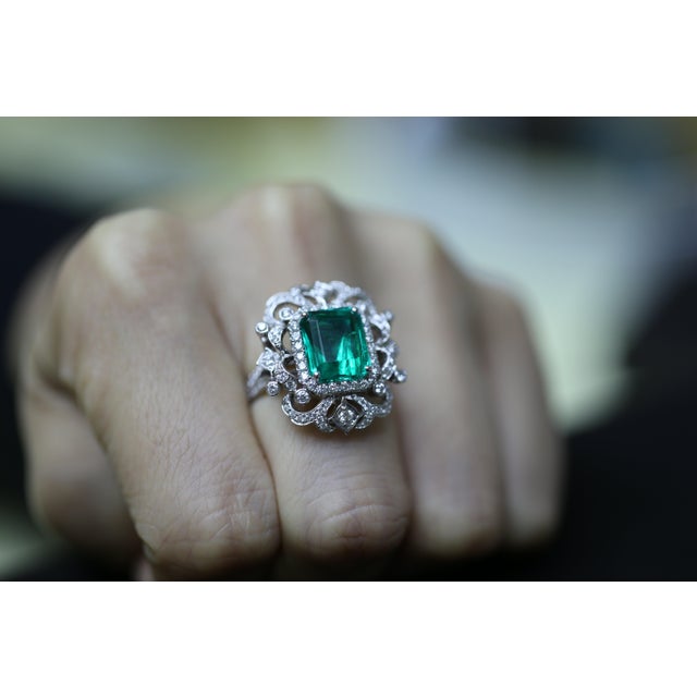 GIA Certified 3.75 Carat Colombian Emerald in Art Deco 18K Gold and Diamond Ring, Size 7 For Sale In Miami - Image 6 of 8