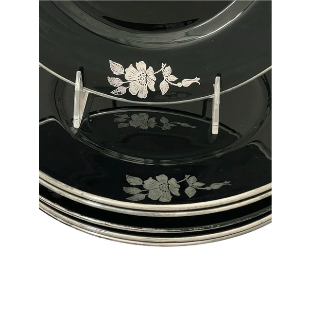 This set of 6 L.E. Smith Black Amethyst Glass Dinner Plates features a beautiful Wild Rose pattern on a round, black glass...