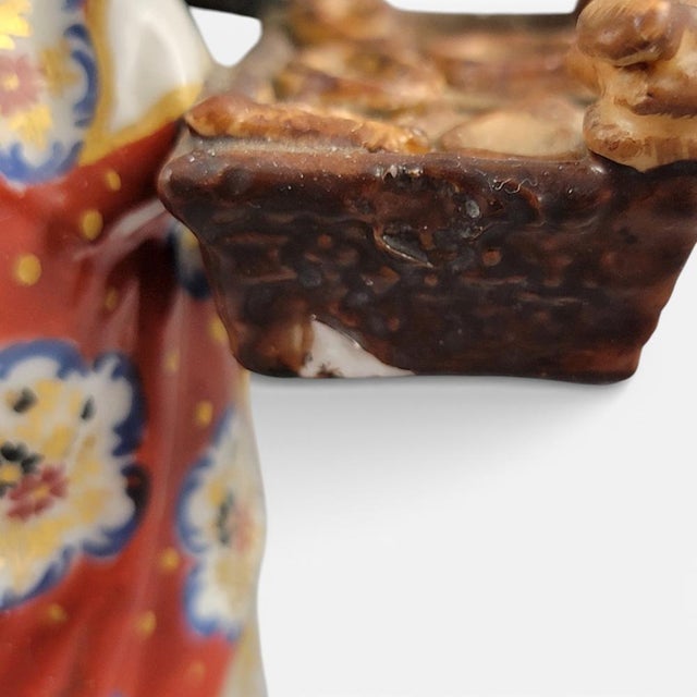 English Bun Seller Figure from Derby Porcelain, 1800s For Sale - Image 9 of 12