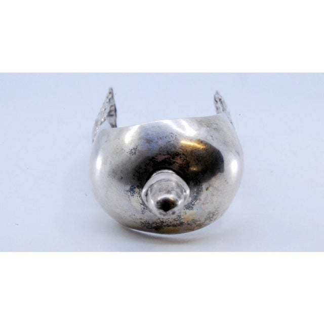 Silver Ice Tongs with Reliefs and Application on the Stem For Sale - Image 5 of 9