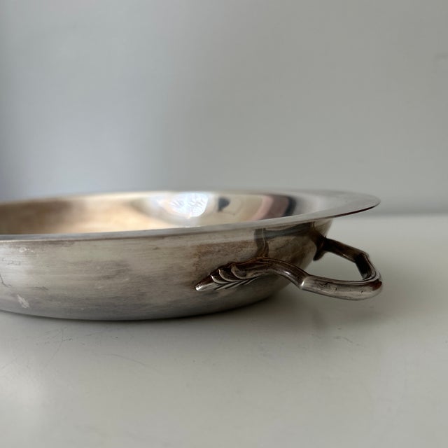 Vintage Oval Silverplated tray, medium size. This gorgeous medium tray will add charm to any table. In very good vintage...