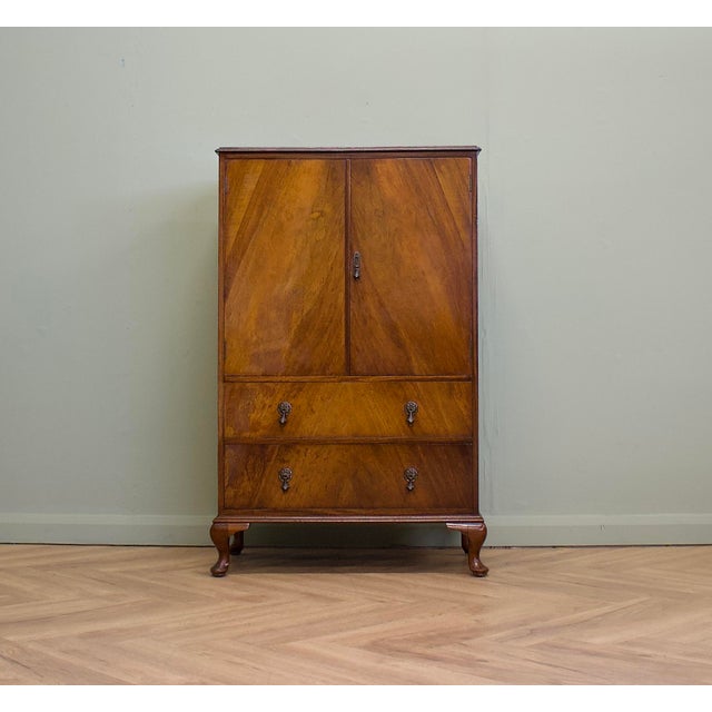 British Art Deco Tallboy Linen Cabinet in Burr Walnut from Waring and Gillow, 1930s For Sale - Image 3 of 10