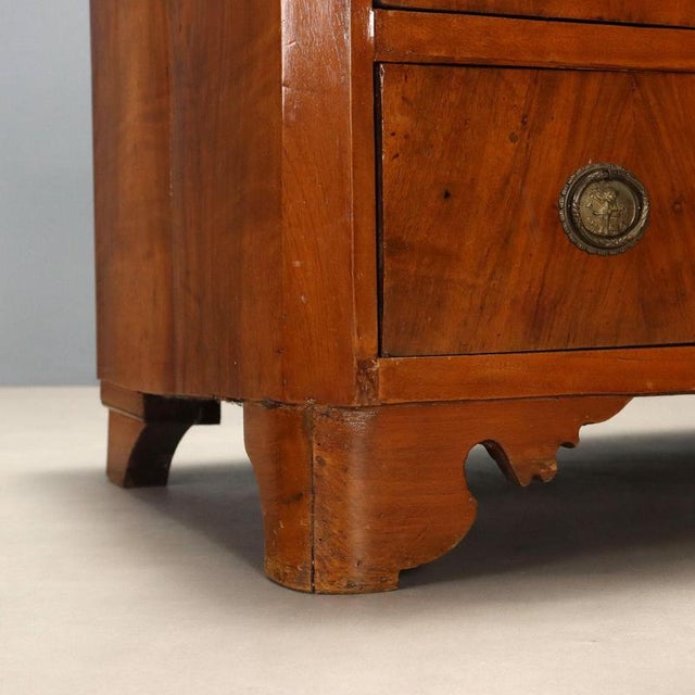 Wood Early 20th Century Walnut Chest of Drawers with Central Inlay For Sale - Image 7 of 12