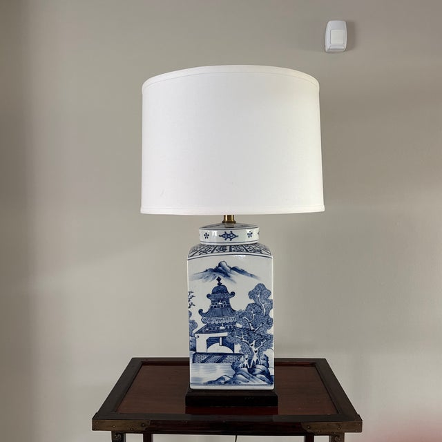 Frederick Cooper Vintage Frederick Cooper Chinoiserie Blue & White Lidded Jar Table Lamp — 28” For Sale - Image 4 of 12