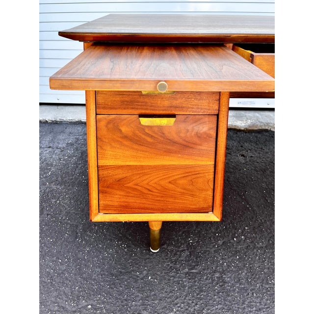 Boomerang Executive Desk With Conference Corner | Mid Century Modern by William H Sullivan for Standard Furniture c.1950s For Sale - Image 10 of 18