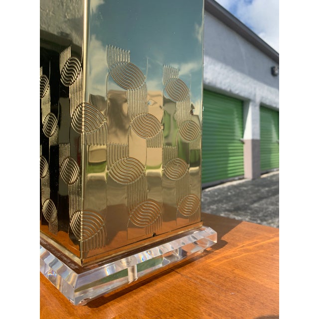 1970s Pierre Cardin Style Brass and Lucite Table Lamp For Sale - Image 9 of 13