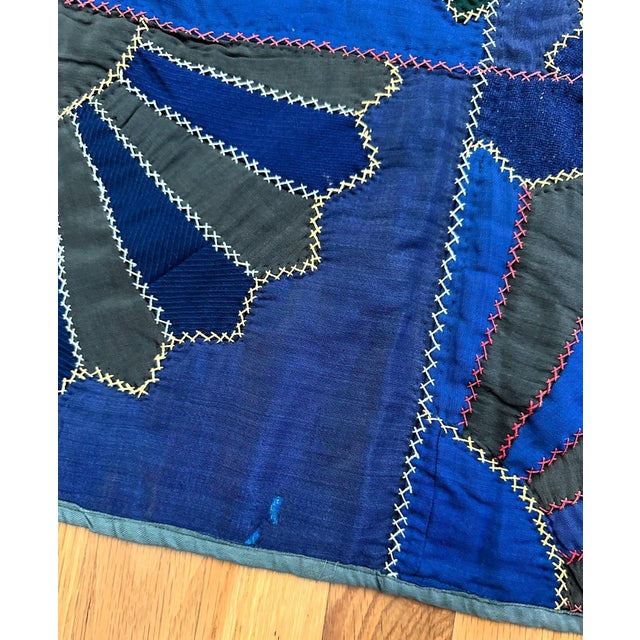 Antique Americana Quilt with Fan Motifs For Sale - Image 9 of 13