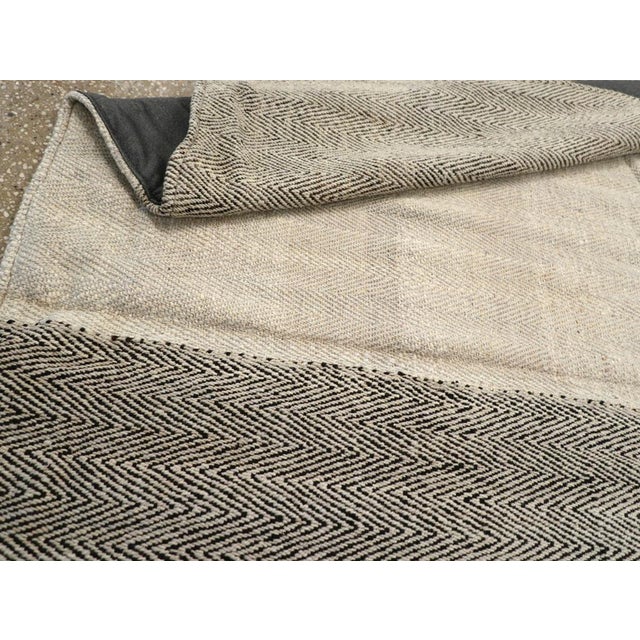 Ivory Galerie Shabab Collection Mid-20th Century Turkish Flatweave Kilim Accent Rug For Sale - Image 8 of 8