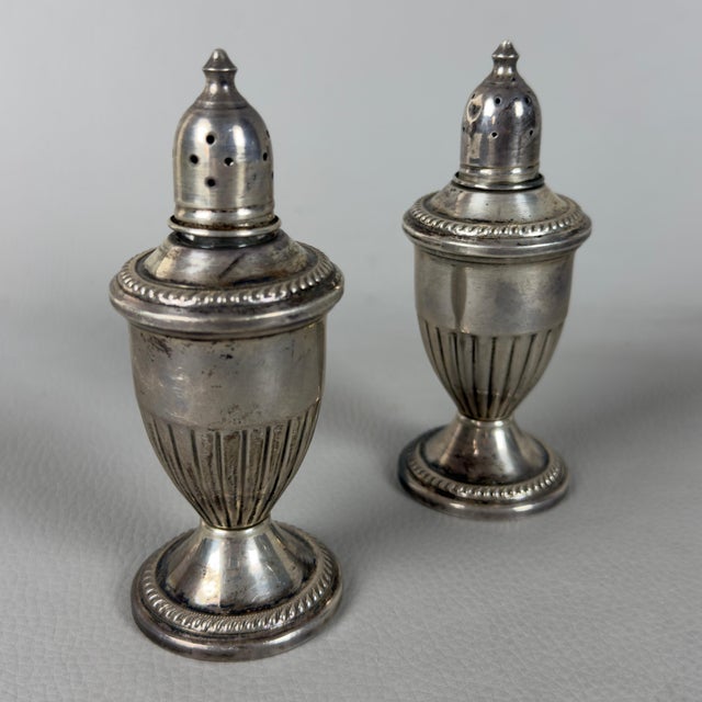 Antique Early 20th Century Set of Salt, Pepper, and Dispensers in Sterling Silver, Set of 2 For Sale - Image 11 of 11