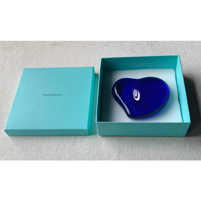 Vintage Elsa Peretti for Tiffany & Co. Cobalt Blue Murano Glass Heart Paperweight, c.1980, Original Box For Sale - Image 10 of 18