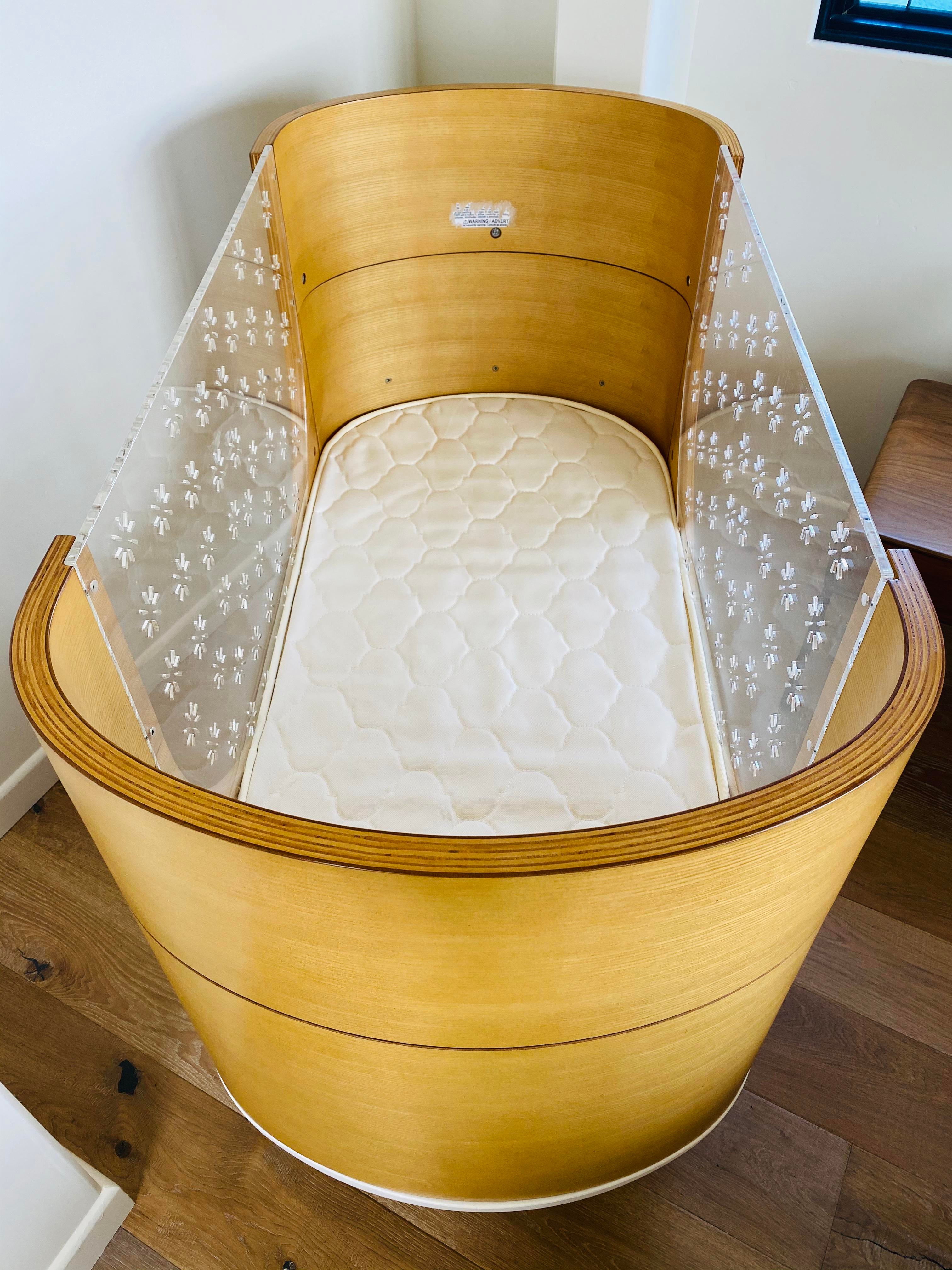 pod 2 in 1 convertible crib