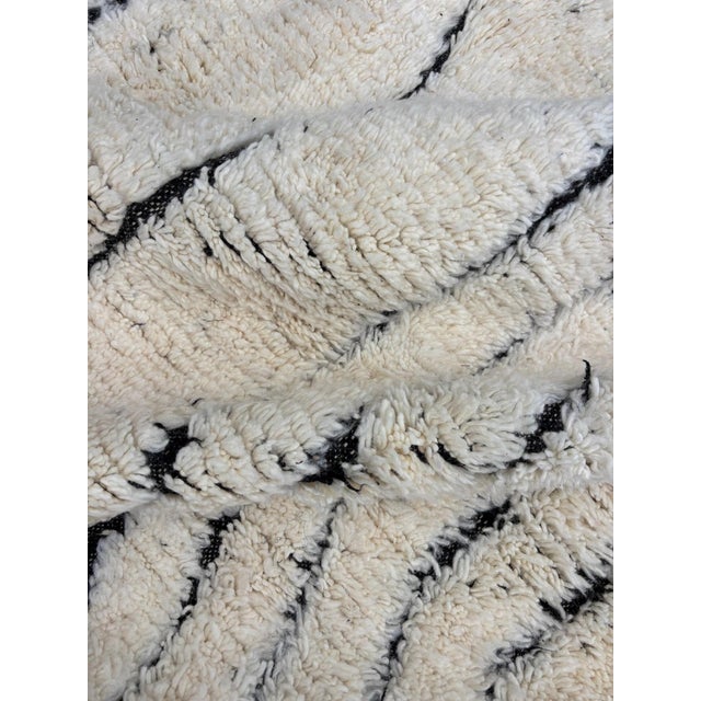 Modern Moroccan Berber Mrirt Wool Rug, 2010s For Sale - Image 11 of 16