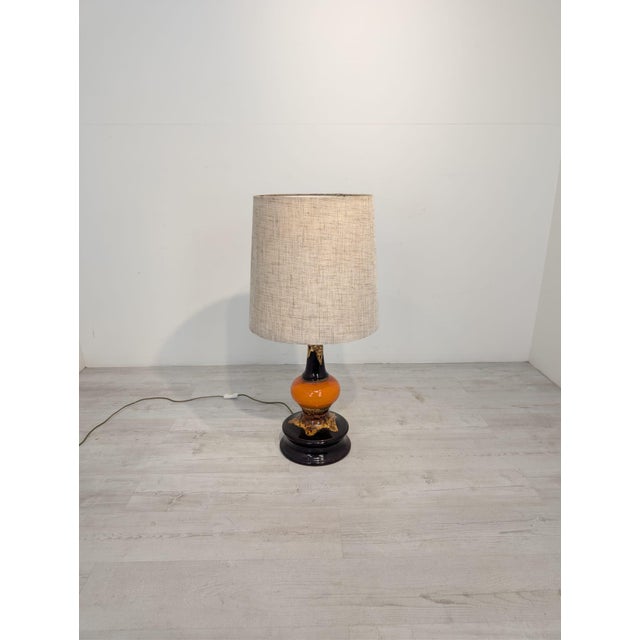 Fat Lava Ceramic Table Lamp from the 1960s/1970s Stylish table lamp with an orange ceramic ball base. The lampshade is...