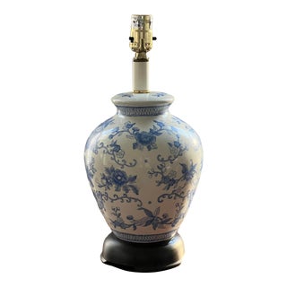 Vintage Chinese Export Blue and White Table Lamp For Sale