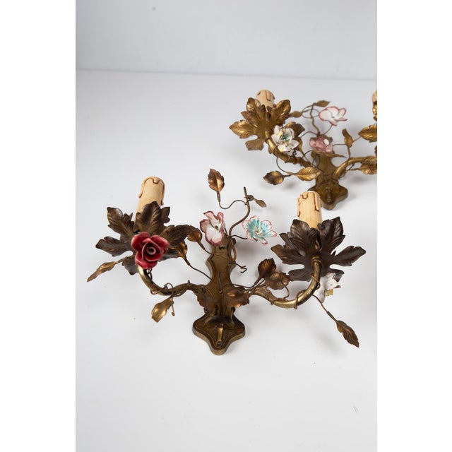 Vintage French Wall Lights in Brass and Porcelain Flowers, 1950s, Set of 2 For Sale - Image 9 of 10