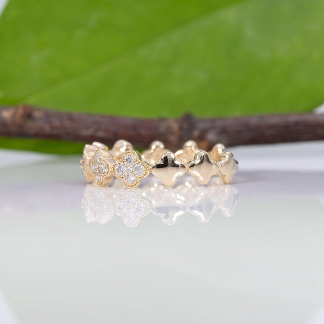 Diamond Band Ring With Earth-Mined Diamonds Accents in Solid 14k Gold, Size 6.75 For Sale In Columbus - Image 6 of 9