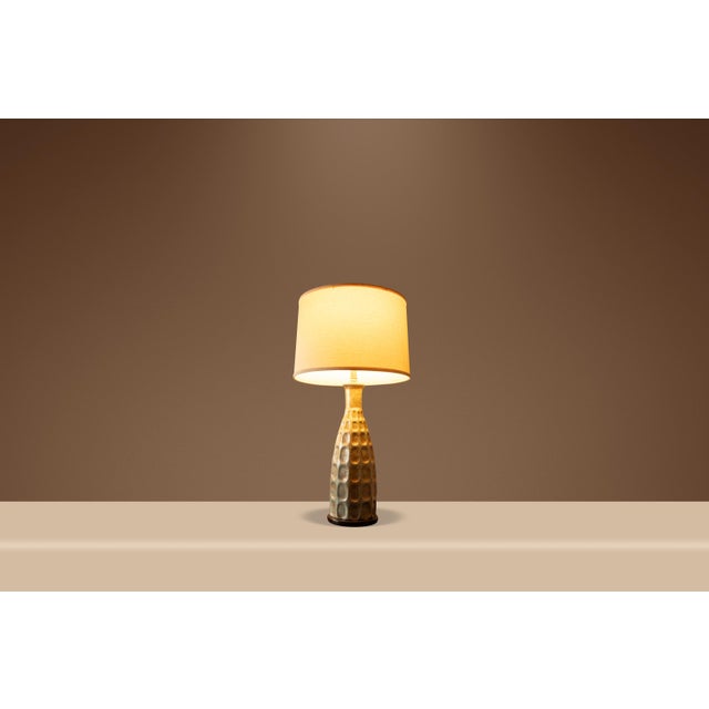 Vintage Mid-Century Modern Textured Rough Glazed Ceramic Table Lamps C. 1970s - Set of Two (2) For Sale In Orlando - Image 6 of 12